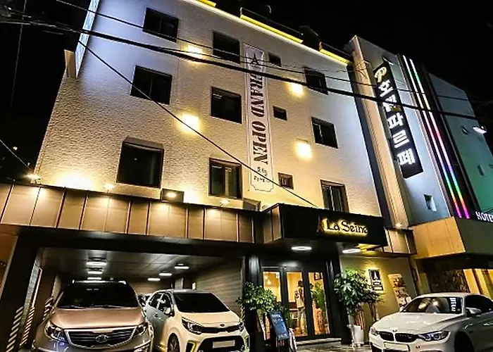 Hotel Sinchon La Seine *